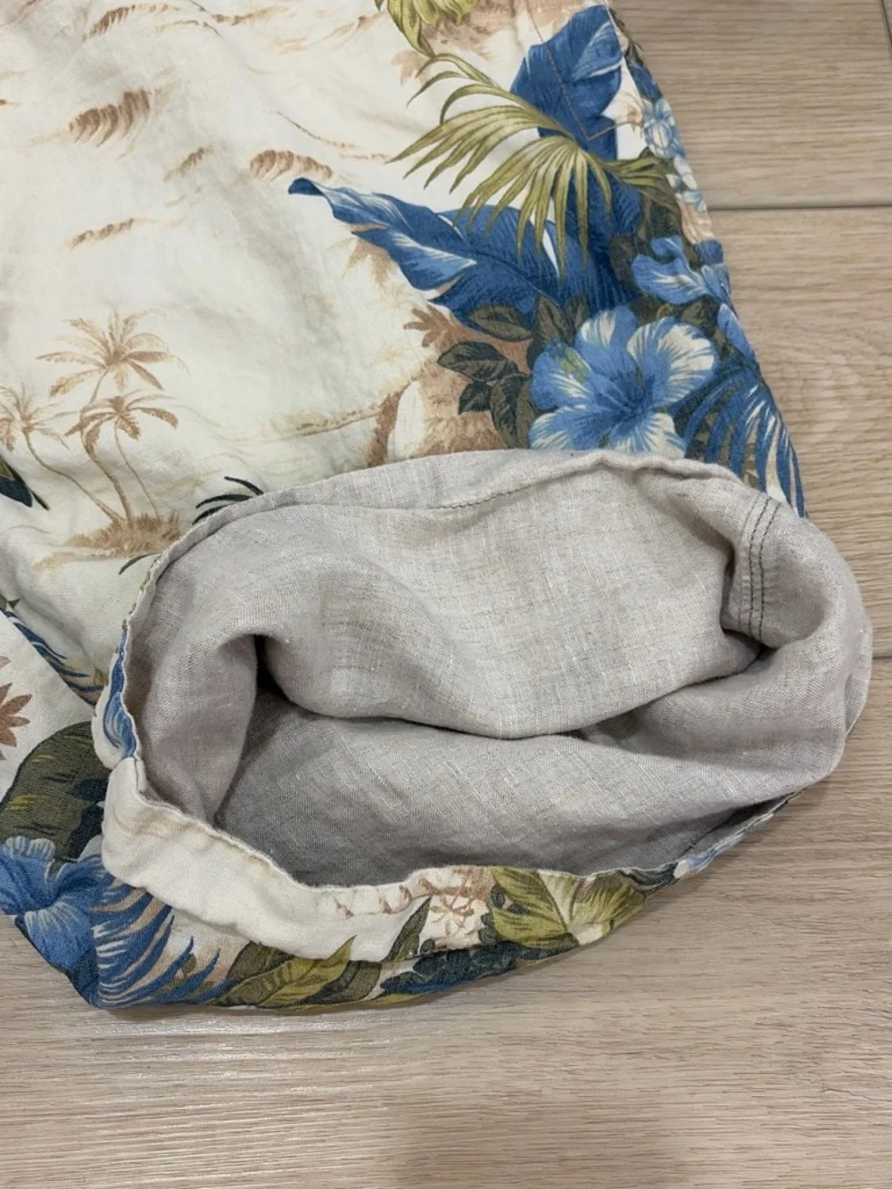 Tommy Bahama Light Beige 💯 Linen Reversible Tropical Floral Flat Front Shorts